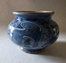 Load image into Gallery viewer, Pair Of Early 18th.Century Italian Maiolica Berretino Ground Albarelli