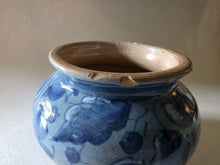 Load image into Gallery viewer, Pair Of Early 18th.Century Italian Maiolica Berretino Ground Albarelli
