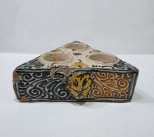Load image into Gallery viewer, 18th.Century Spanish Talevera Pottery Lion Mask Especiero
