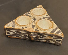 Load image into Gallery viewer, Talavera Especiero Circa.1700.

