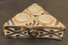 Load image into Gallery viewer, Talavera Especiero Circa.1700.
