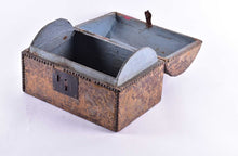 Load image into Gallery viewer, Crozier Of Blackburn 18th.Century Travelling Casket
